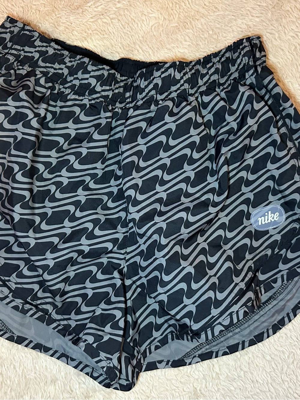 Nike Women’s Black & Gray Wave-Print Running Shorts
